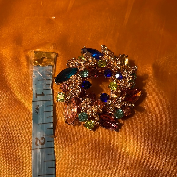 Scarf Clip gold colored w/colored rhinestones on bottom & clear rhinestone leaf - Picture 5 of 6